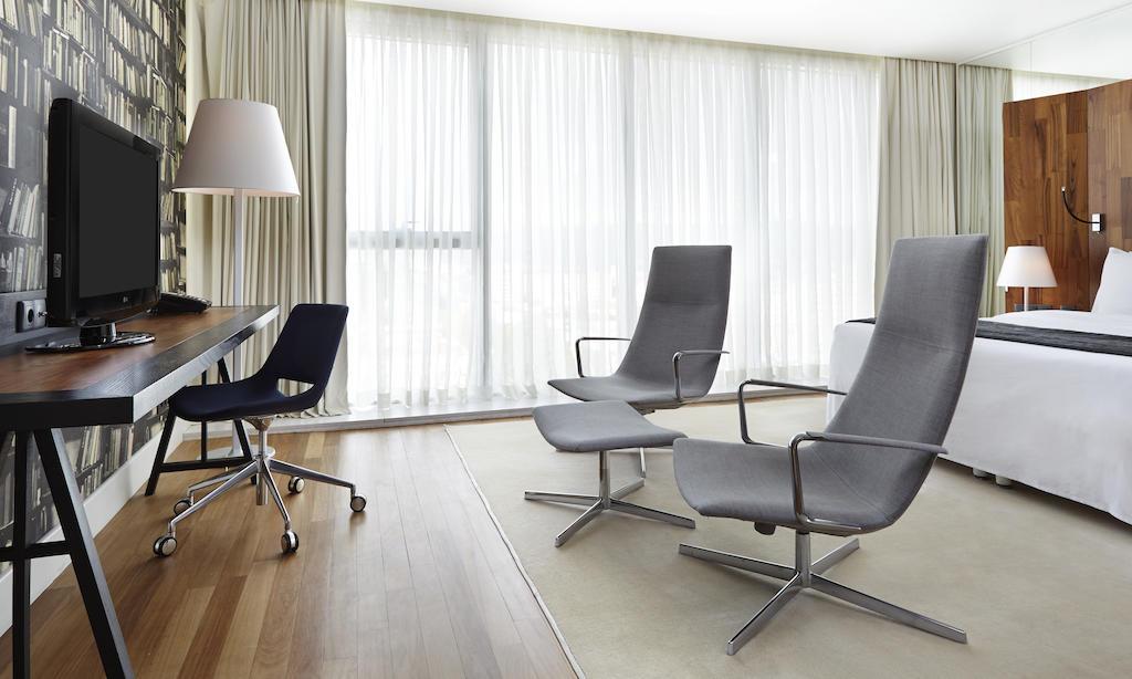 Holiday Inn - Tbilisi By Ihg Eksteriør bilde